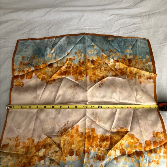 Abstract Patterned Scarf - Picture 5 of 6